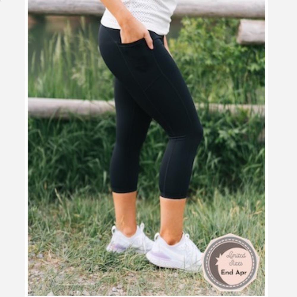 Zyia Black Pocket Brilliant Hi-Rise Capri 20”